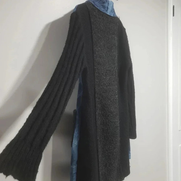 Papa Vancouver Womans  Long Blue/Black Button Down Sweater. - Picture 3 of 9